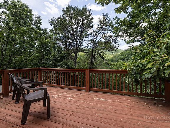 5th image of 412 Laurel Circle