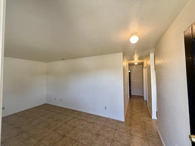 537 Center St — Photo 8