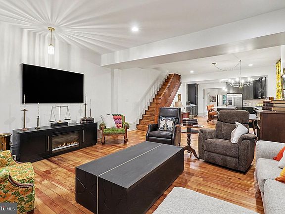 5th image of 24 E Orange St