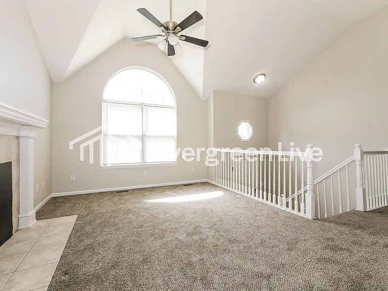 11127 N Lewis Ave — Photo 2