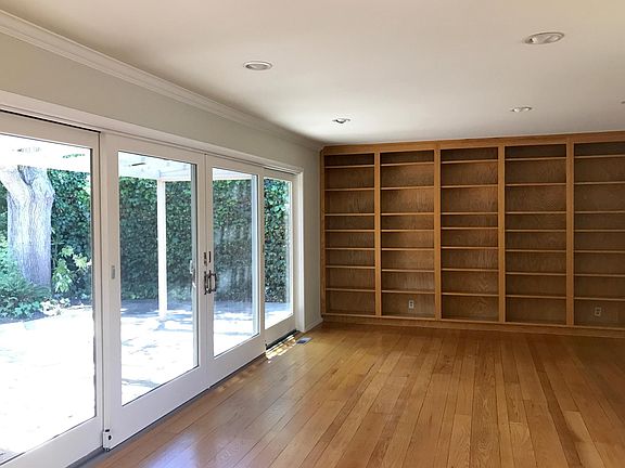 4th image of 858 Northampton Dr