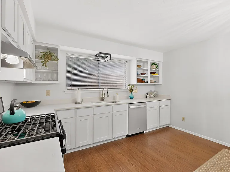 3403 Burliegh Cv — Photo 8