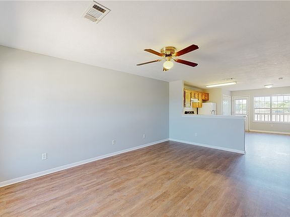 5th image of 1507 Hollowhill Dr APT D