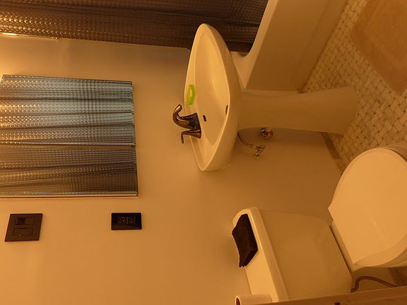 4th image of 817 Fairmount Ave