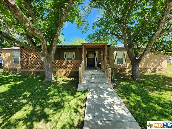 101 Suttles St, Florence, TX 76527