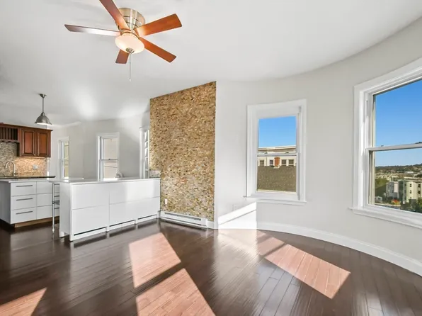 52 Providence St APT 3, Worcester, MA 01604