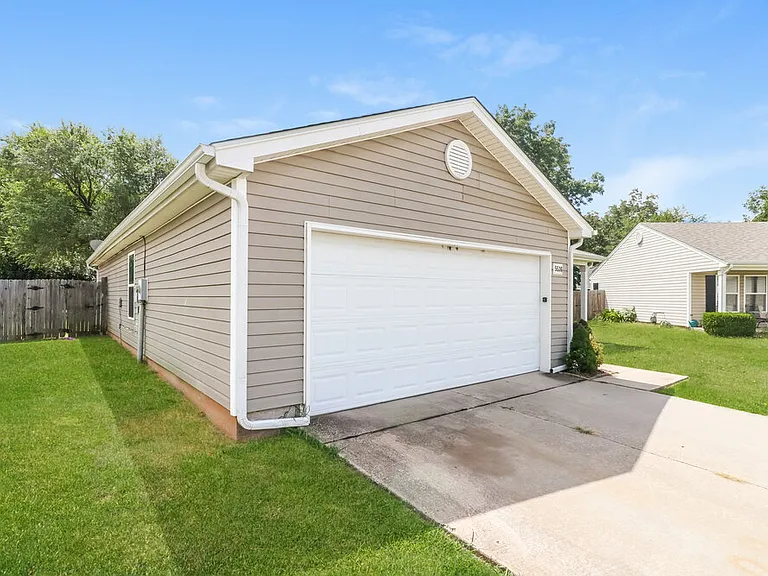 5536 Bush Creek Way — Photo 3