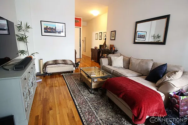 Rented by City Connections Realty | media 8