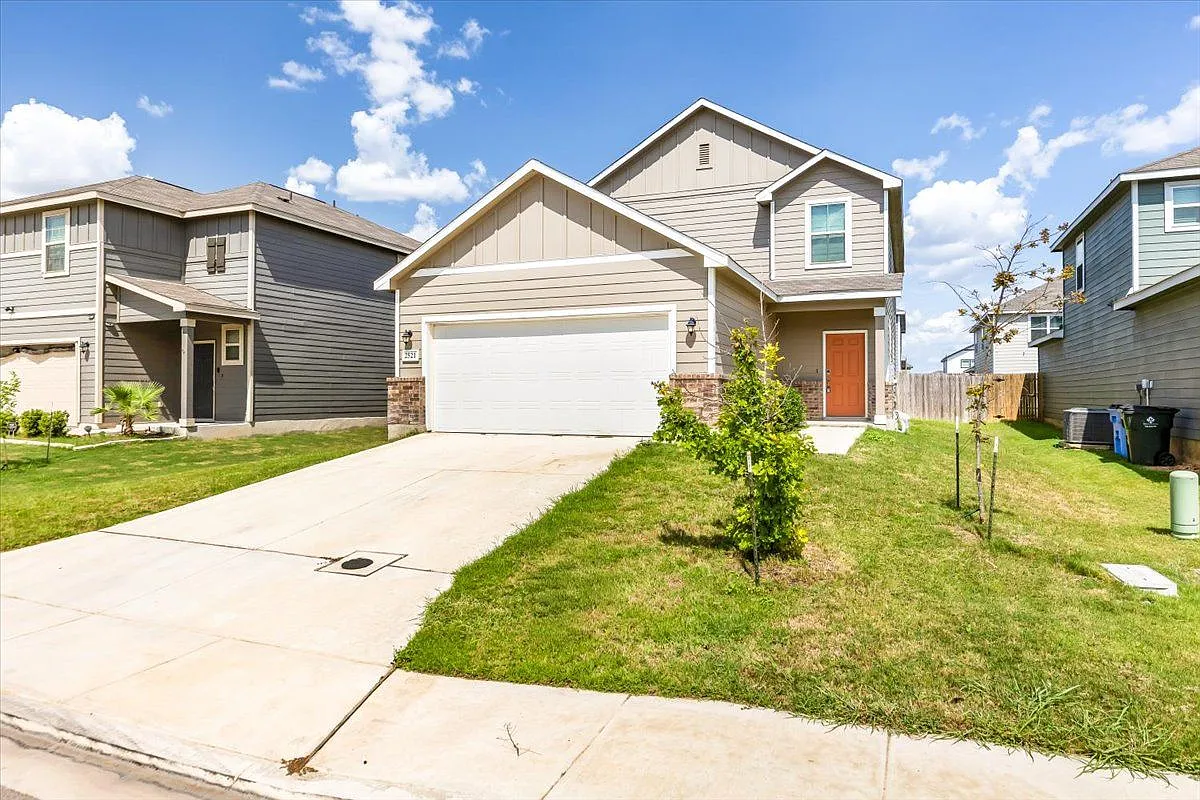 4 bed, 3.0 bath, 2394 sqft, $1,850 — Photo 1