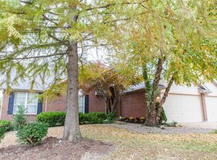 3208 Ridgetop View Dr, Saint Louis, MO 63129