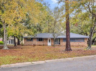 2501 Havard Rd, Ocean Springs, MS 39564