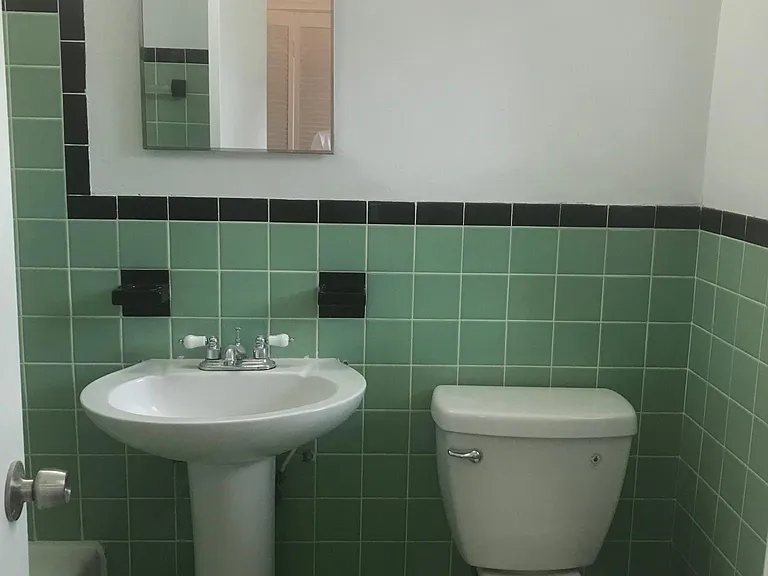 920 Bay Dr — Photo 11