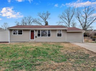 1115 Valley Dr, Saint Charles, MO 63301