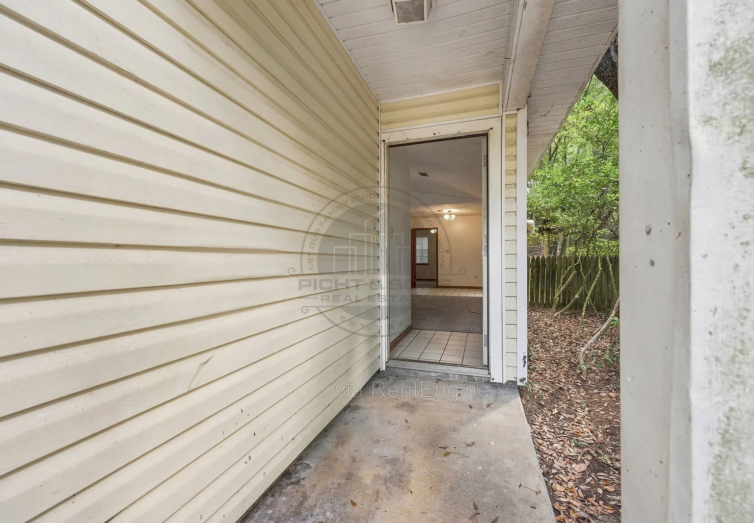 2 bed, 2.0 bath, 933 sqft, $1,050 — Photo 4