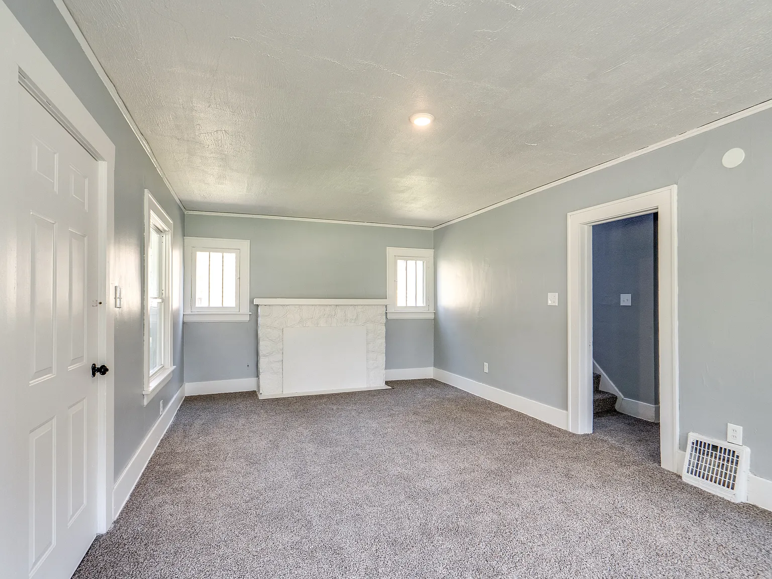 3 bed, 1.5 bath, 1752 sqft, $1,260 — Photo 2