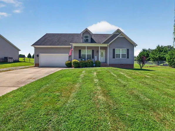 1521 Bay View Dr, Cookeville, TN 38506