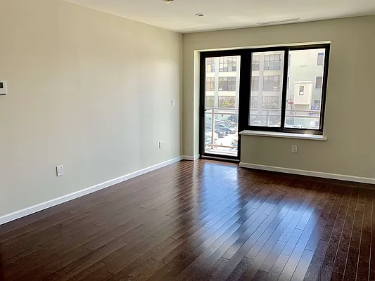 Rented by Hooli Homes New York Inc | media 21