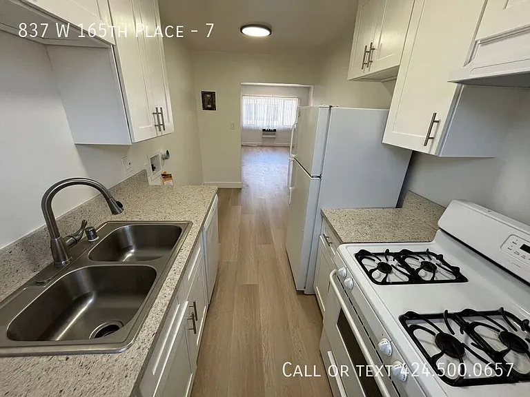 837 W 165th Pl #7 — Photo 5