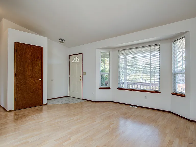 1725 SW Nienhuis St — Photo 8