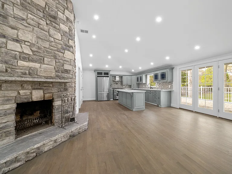 257 Southlawn Ave — Photo 9