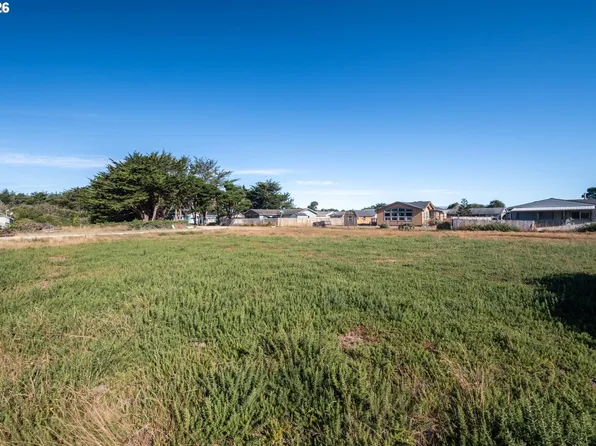 13th St SW, Bandon, OR 97411