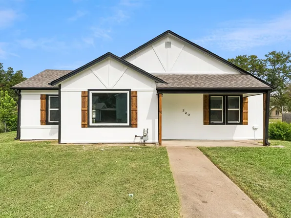 220 E 8th St, Claremore, OK 74017