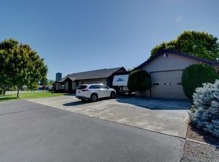 202 Parkhill Pl, Grants Pass, OR