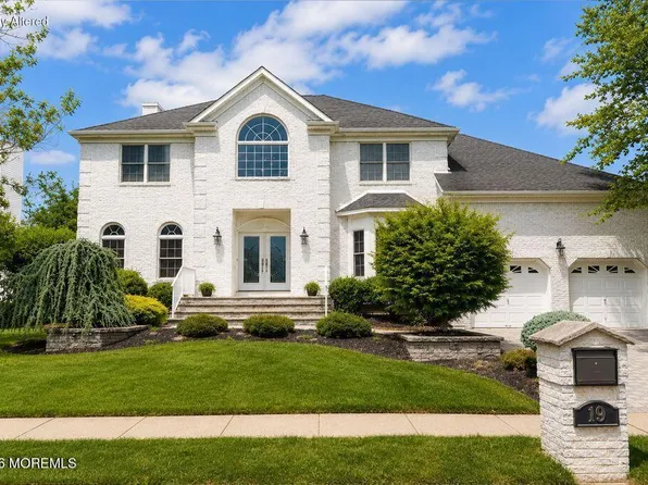 19 Bloomfield Road, Manalapan, NJ 07726