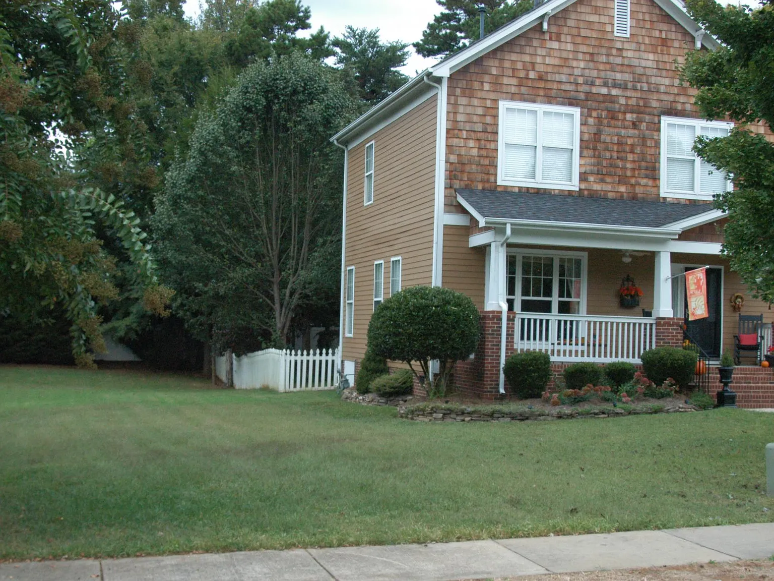15931 Kelly Park Cir — Photo 3