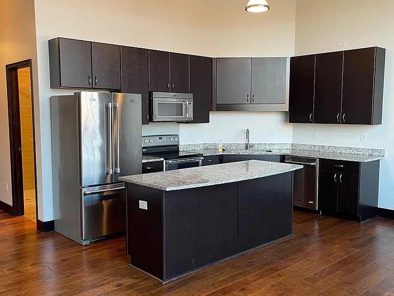 100 Walnut St #402 — Photo 6