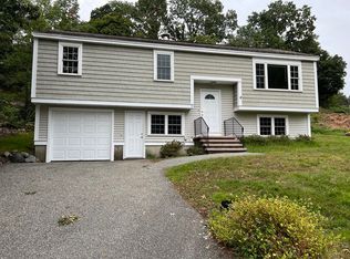 6 Skyview Rd, Woburn, MA 01801