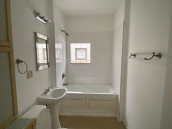 3rd image of 3804 N Oakley Ave #2