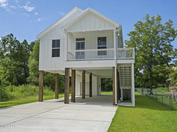111 North St, Waveland, MS 39576