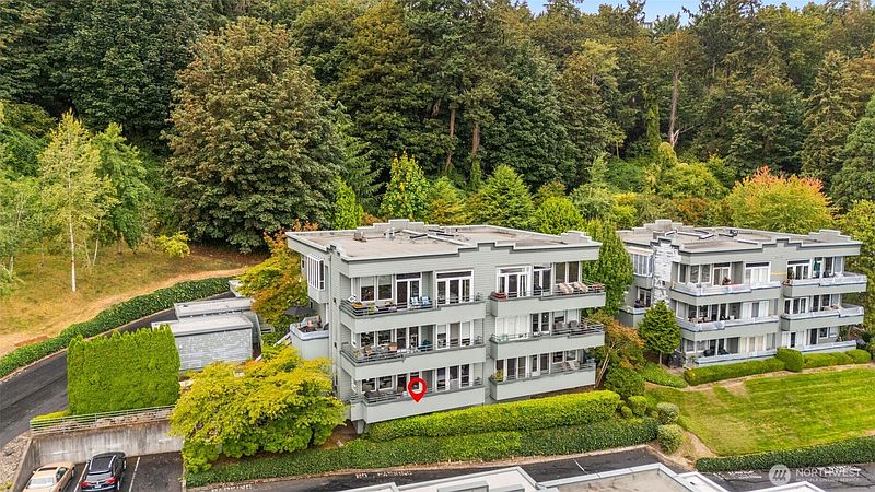 3rd image of 2349 Harbor Avenue SW #702