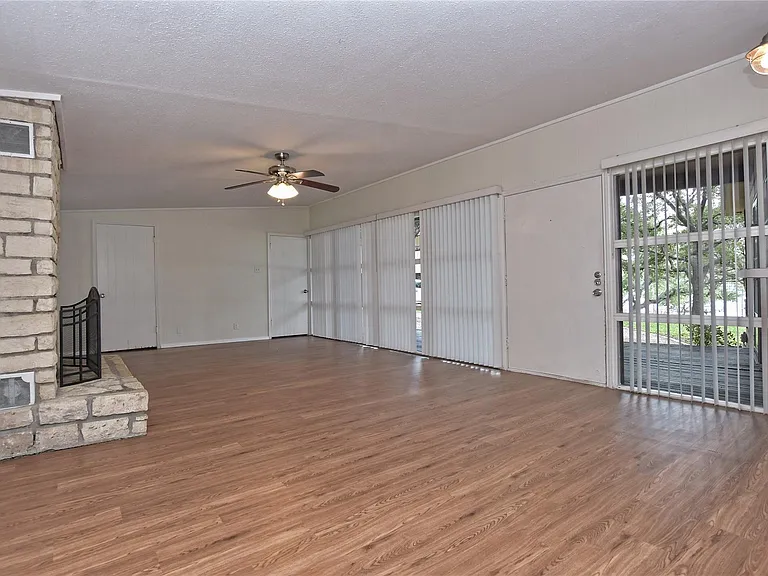 16013 Edwards Dr — Photo 5