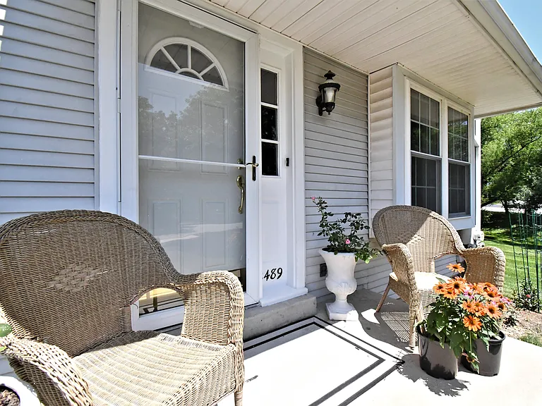2489 Hillendale Dr — Photo 3
