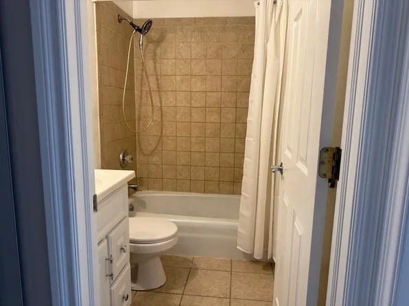 8232 Niles Center Rd APT 316, Skokie, IL 60077