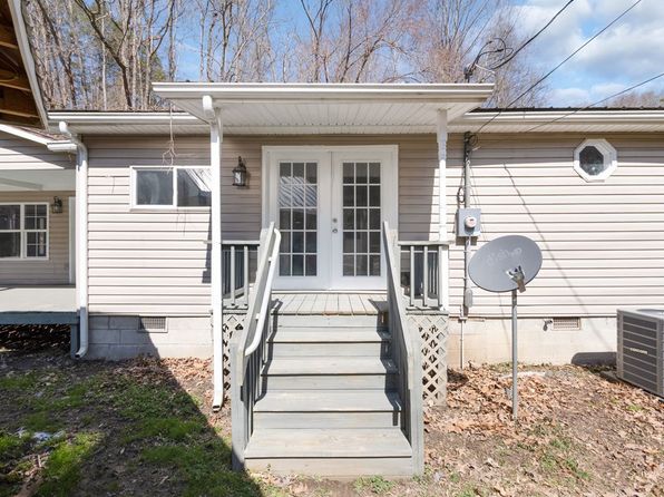44 Pirate Dr, Neon, KY 41840
