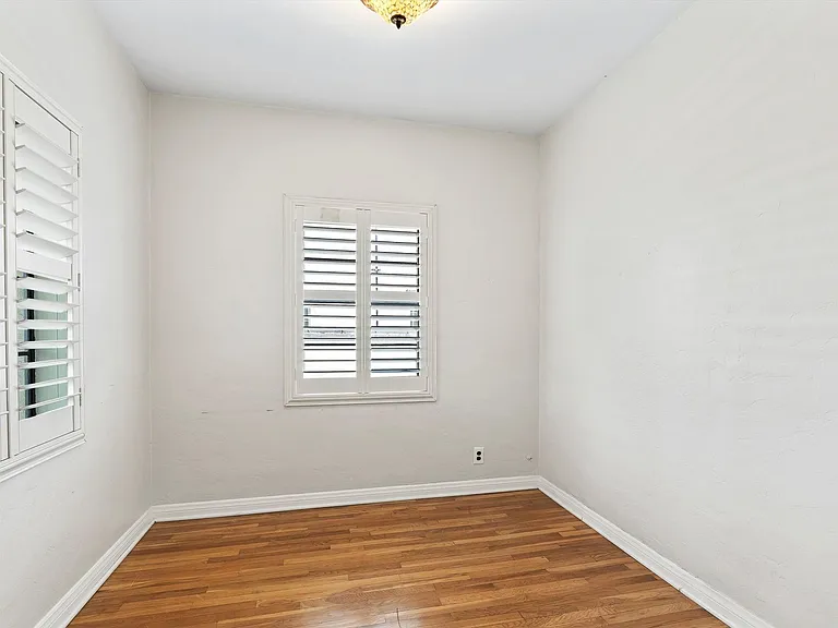 2727 E 6th St — Photo 42