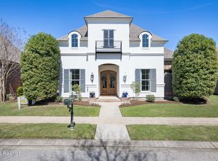 221 Gleneagles Cir, Broussard, LA 70518
