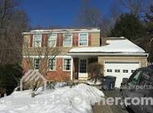 17 Colony Glen Dr, Pleasantville, NY 10570