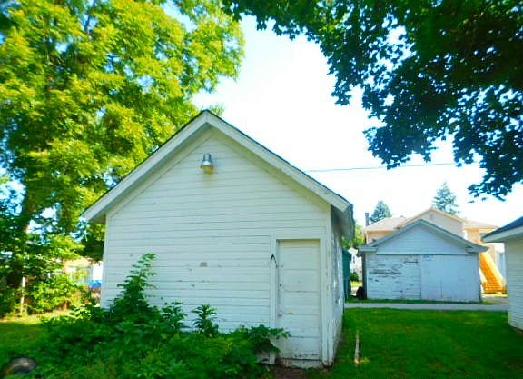 5th image of 440 Marion Ave