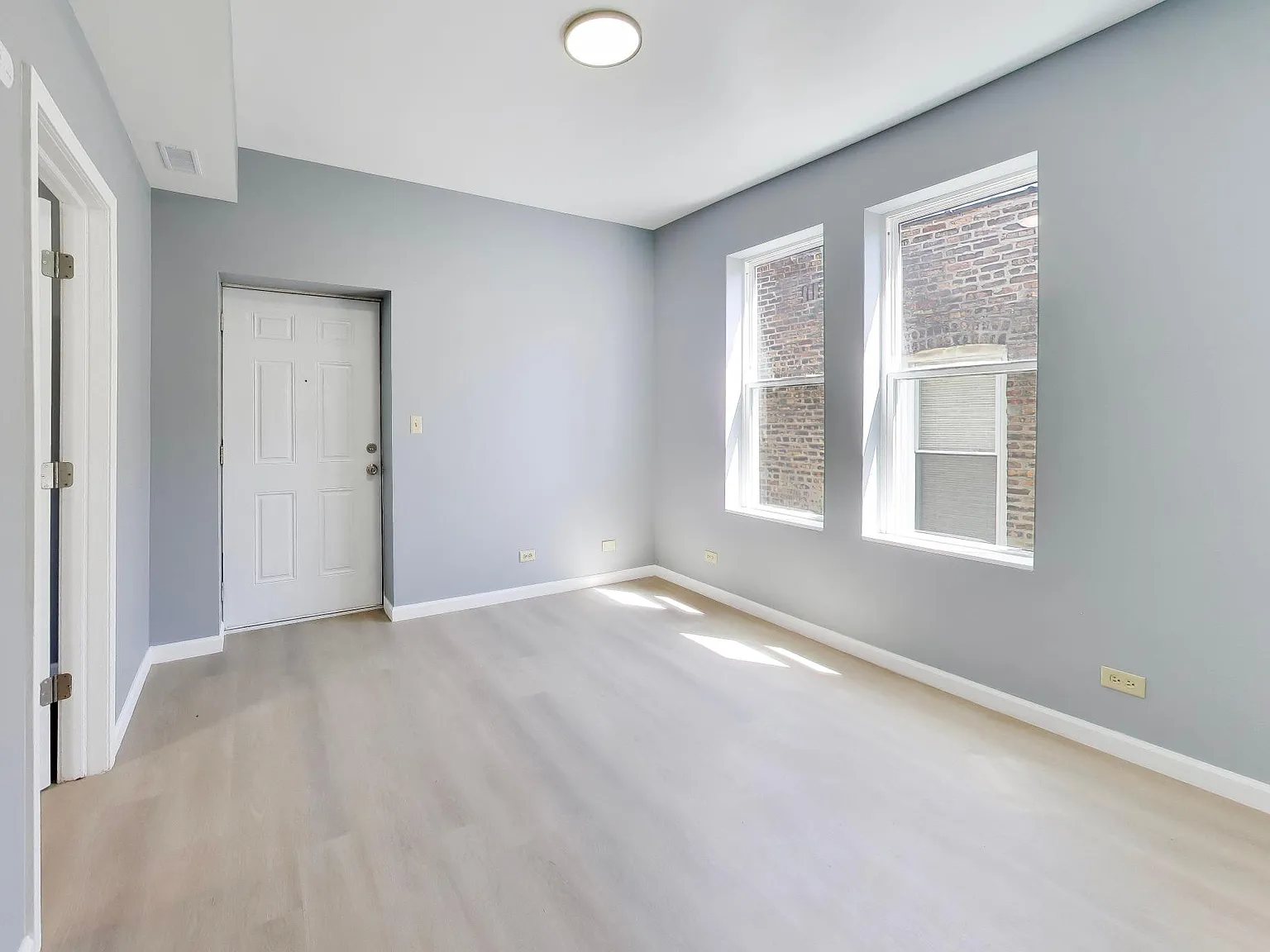 736 N Spaulding Ave — Photo 3