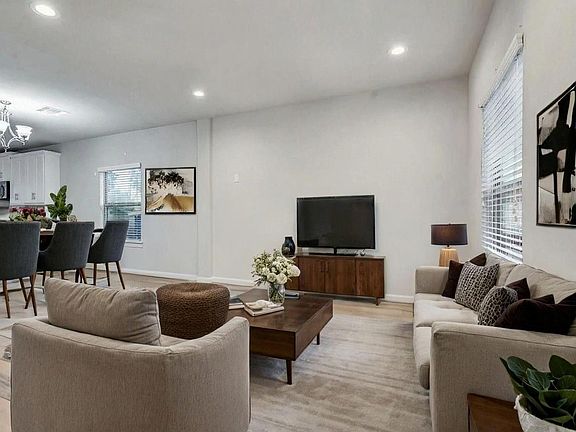 5th image of 2411 Charles Rd #A