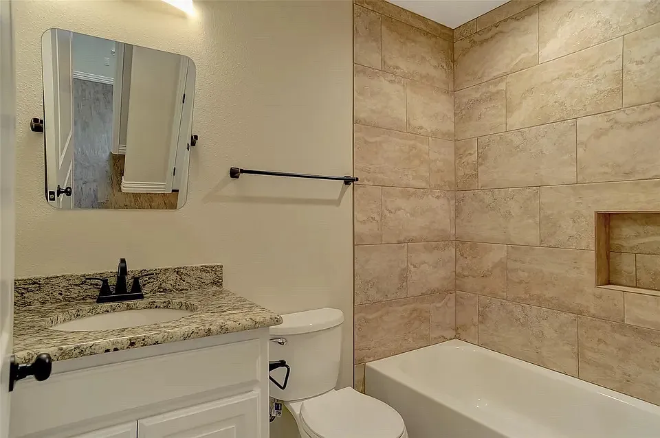 3 bed, 1126 sqft, $1,675 — Photo 3
