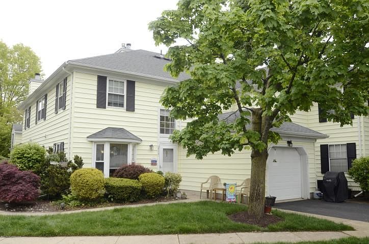 1st image of 2401 Buckingham Cir