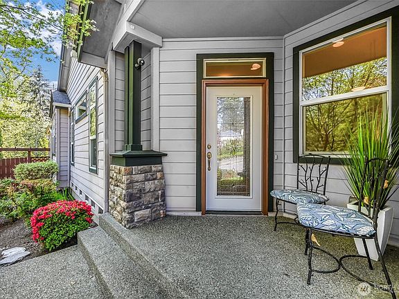4th image of 13667 Morgan Drive NE