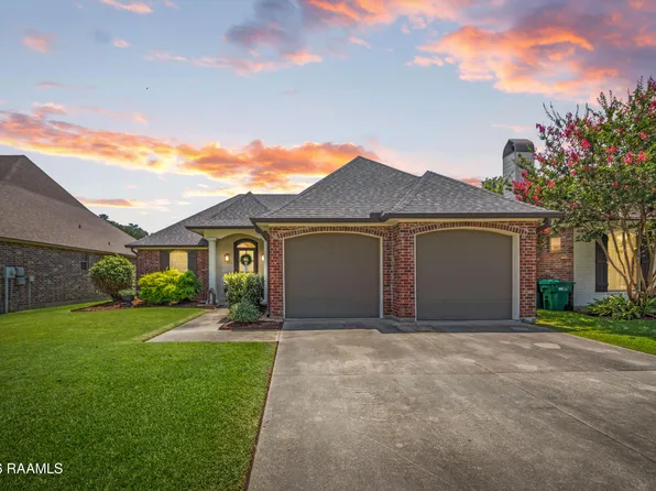 17 Silver Cedar Ct, Youngsville, LA 70592