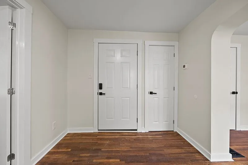 2 bed, 1.0 bath, 1000 sqft, $1,600 — Photo 2