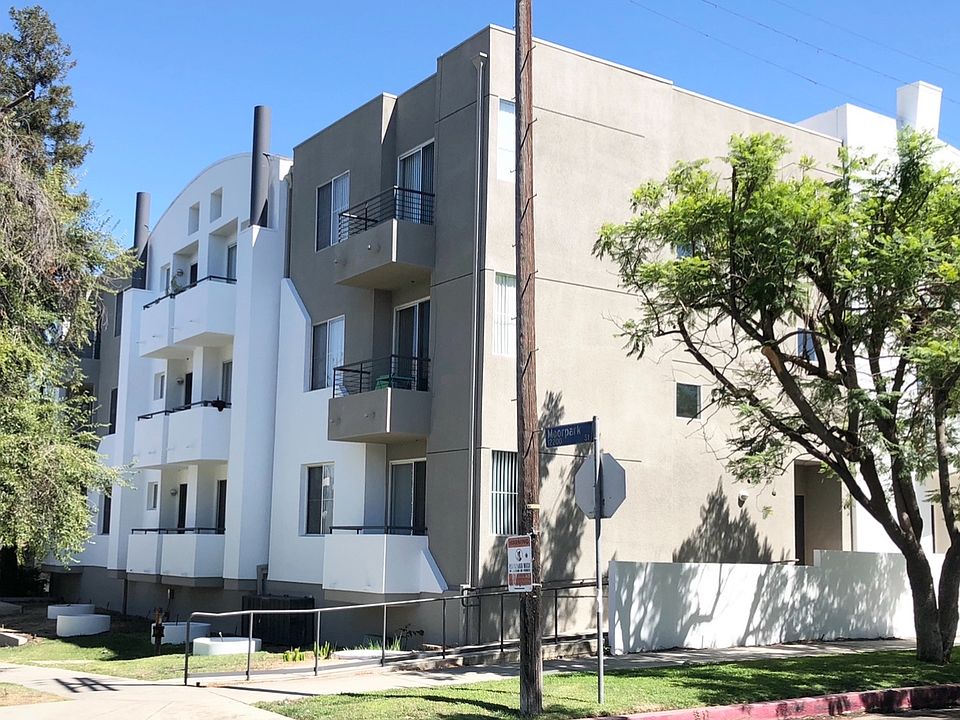 1st image of 12222 Moorpark St APT 302
